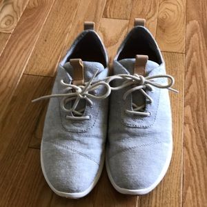 Toms sneakers 7.5